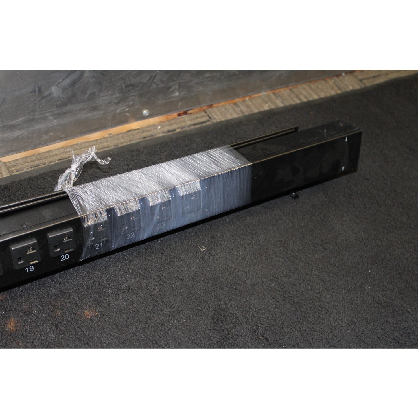 Schneider APC AP7530 24 Outlets Power Strip Rack